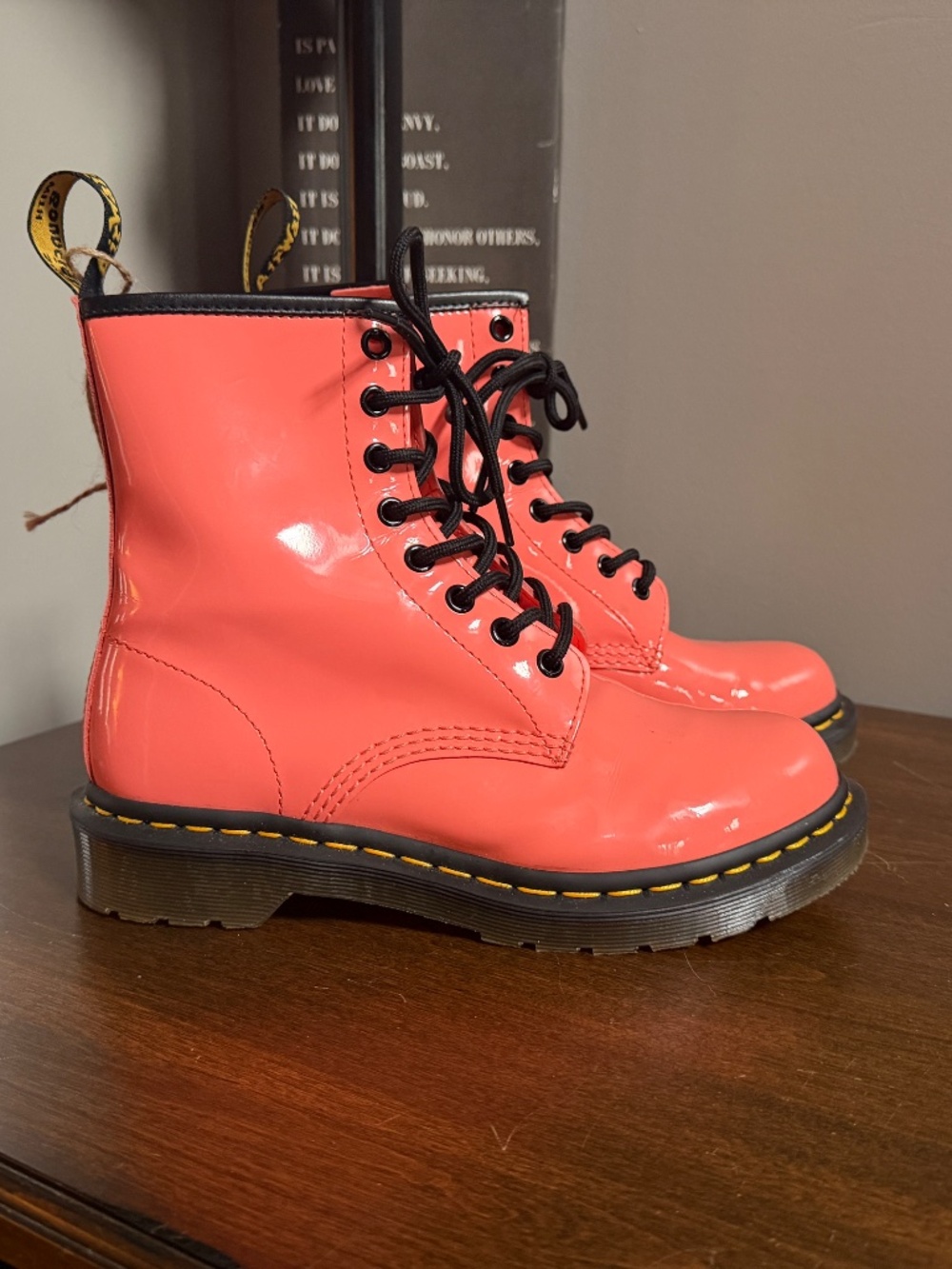 NWOB Dr Martens 1460 Coral Patent Leather Boots Women 7 Combat Docs